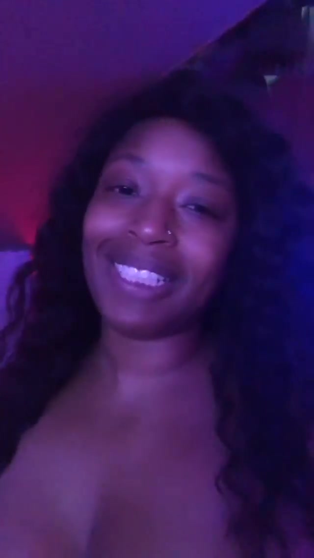 Young ebony rapper ig cleavage show 5