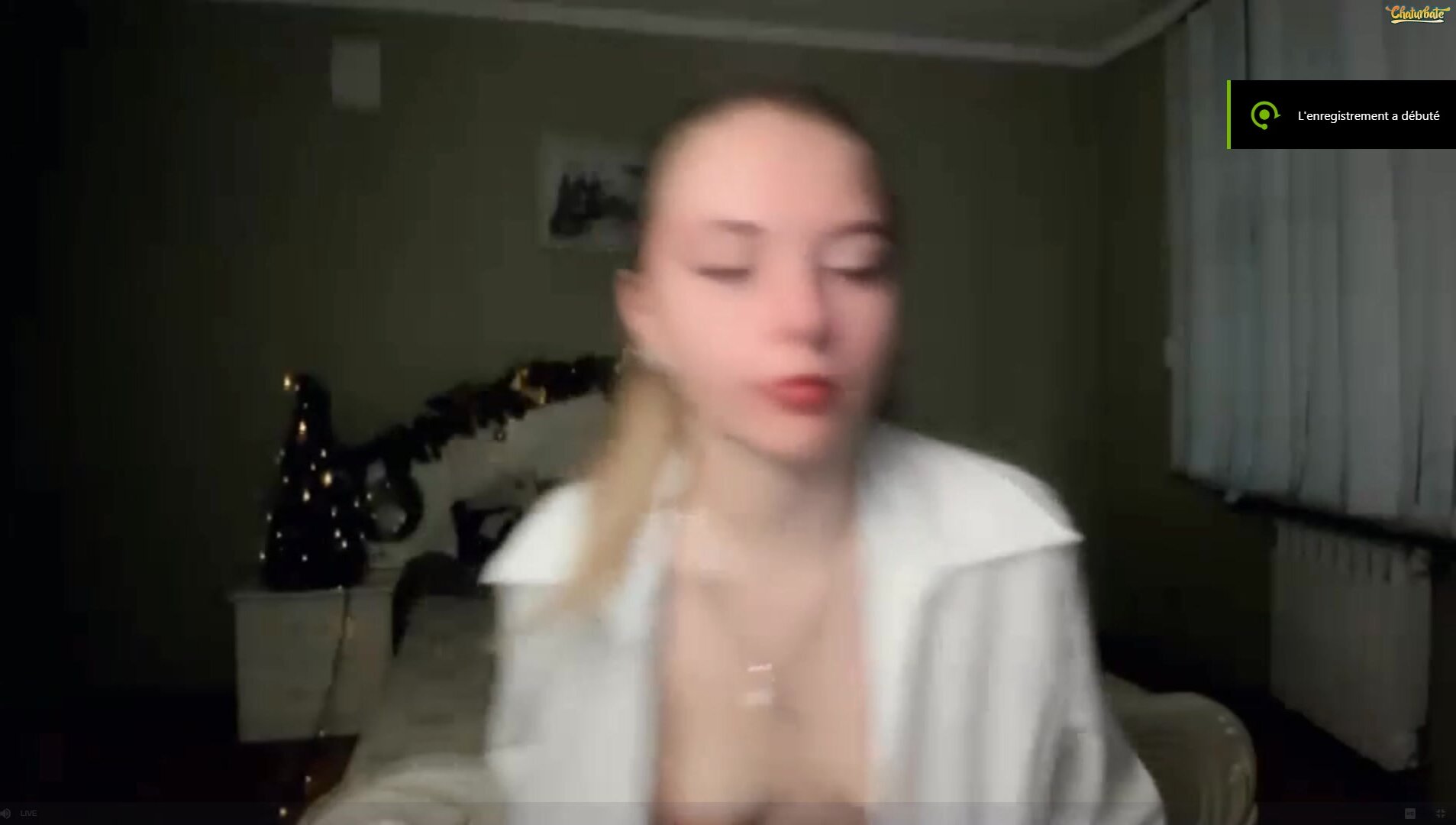 ALISACANDYY makes boobs slip